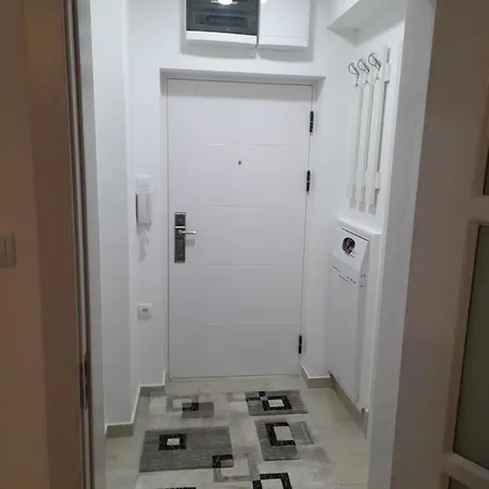 Holiday Apartments * Ni